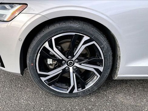 Used 2024 Volvo S60 B5 Plus image 12