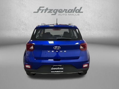 Used 2025 Hyundai Venue Limited FWD image 6