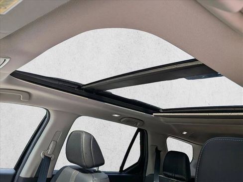 Used 2025 Honda Pilot Touring image 18
