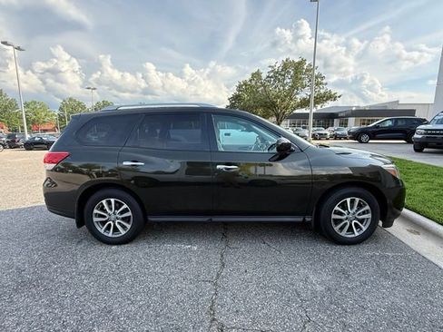 Used 2016 Nissan Pathfinder SV FWD image 15