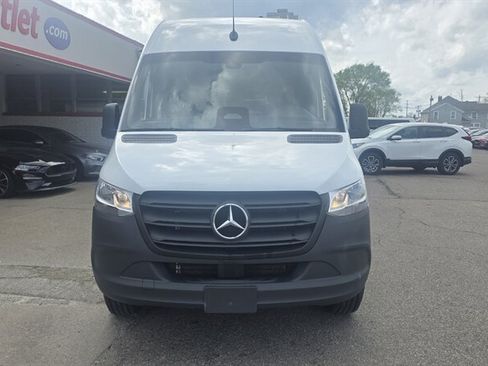 Used 2025 Mercedes-Benz Sprinter 2500 image 3