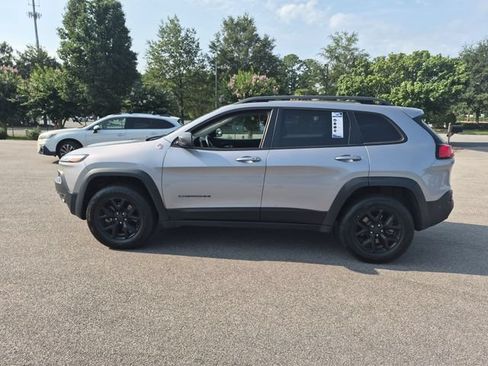 Used 2018 Jeep Cherokee Trailhawk w/ Quick Order Package 27L AWD/4WD image 6