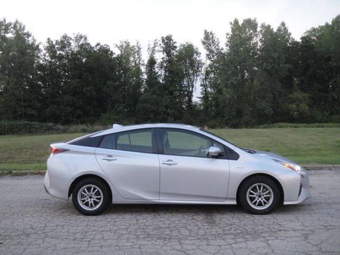 Used 2018 Toyota Prius Two w/ Prius Two Safety Plus Package image 5