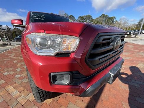 Used 2018 Toyota Tacoma SR image 4