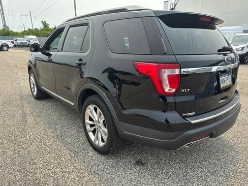 Used 2018 Ford Explorer XLT w/ Equipment Group 202A AWD/4WD image 12