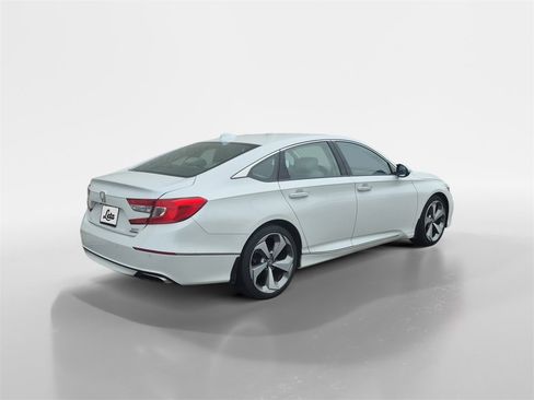 Certified 2019 Honda Accord Touring image 4