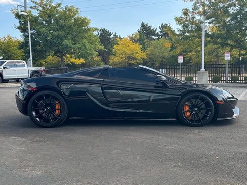 Used 2019 McLaren 570S Spider image 9