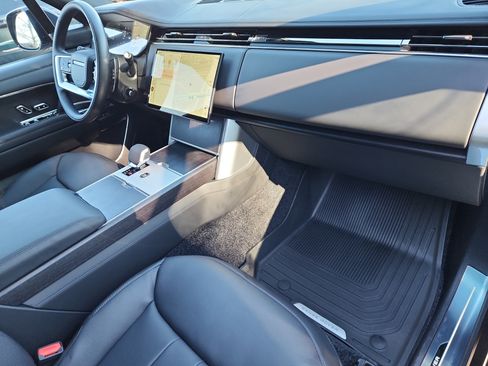 New 2025 Land Rover Range Rover Long Wheelbase SE image 28