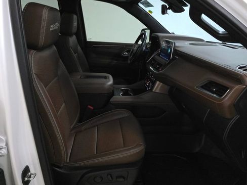 Used 2022 Chevrolet Suburban High Country RWD image 16