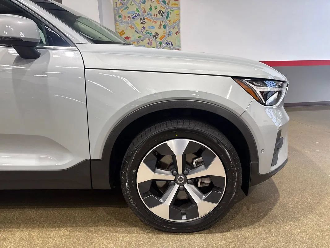Used 2024 Volvo XC40 B5 Plus AWD/4WD image 72