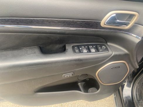 Used 2015 Jeep Grand Cherokee Summit image 17