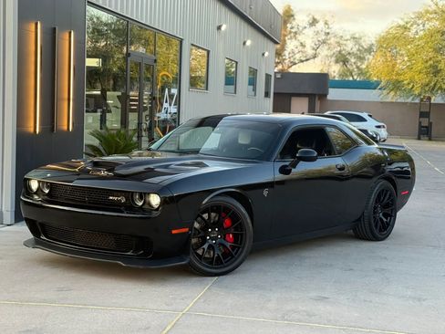 Used 2016 Dodge Challenger SRT Hellcat image 1