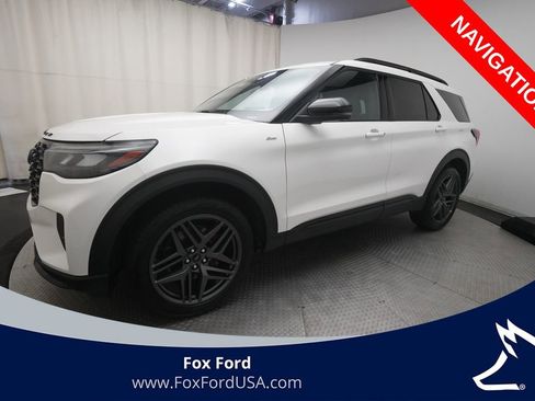 Used 2025 Ford Explorer ST-Line w/ ST-Line Street Pack AWD/4WD image 1