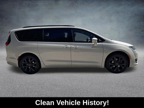 Used 2020 Chrysler Pacifica Limited image 7