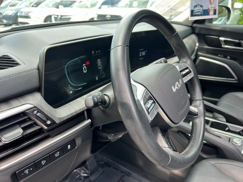 Used 2025 Kia Telluride EX w/ EX Captain's Chair Package FWD image 32