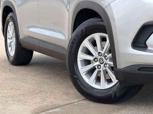 Used 2025 Toyota Grand Highlander FWD image 12