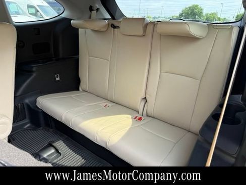 Used 2021 Toyota Highlander XLE AWD/4WD image 21