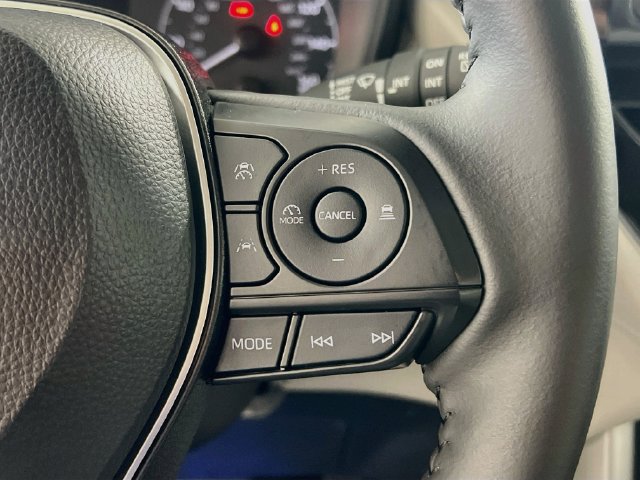 Used 2024 Toyota Corolla Cross LE w/ Moonroof Package FWD image 18