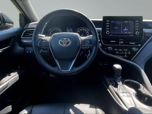 Used 2022 Toyota Camry SE FWD image 9