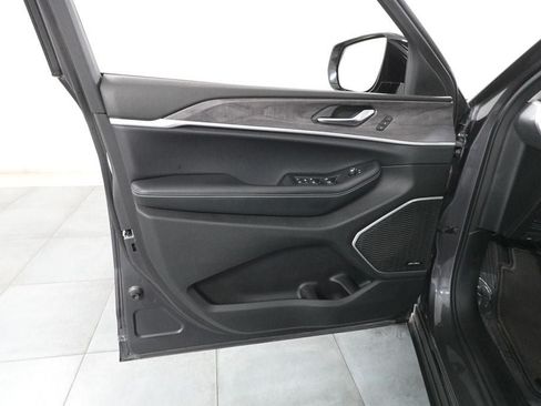 Used 2022 Jeep Grand Cherokee L Limited AWD/4WD image 20