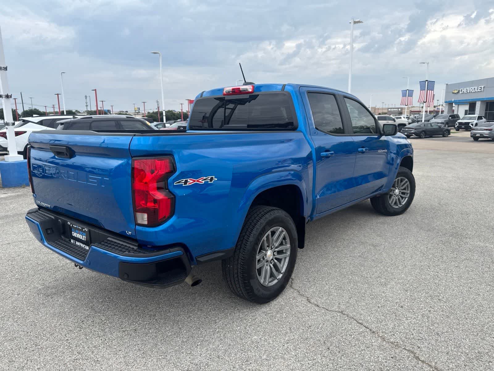 Used 2024 Chevrolet Colorado LT w/ LT Convenience Package AWD/4WD image 7
