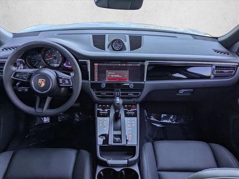 Certified 2025 Porsche Macan image 22