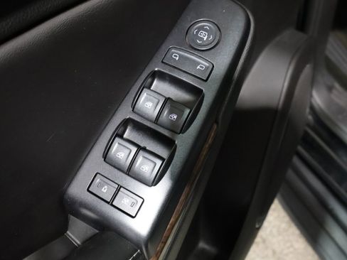 Used 2018 Chevrolet Suburban LS image 13