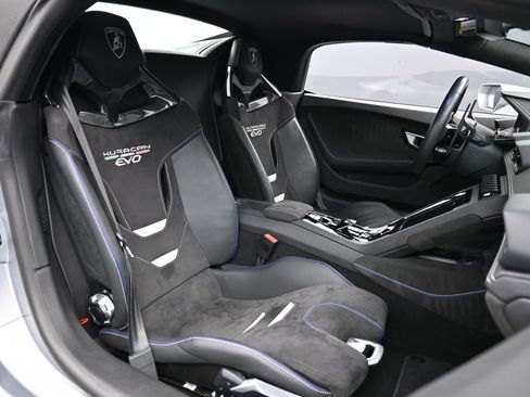 Used 2022 Lamborghini Huracan EVO image 25