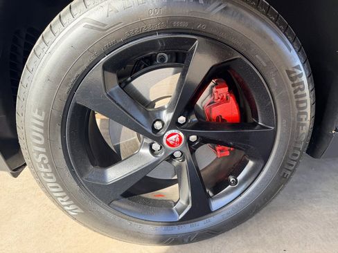 Used 2018 Jaguar F-PACE Premium image 48