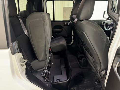 Used 2022 Jeep Gladiator Rubicon w/ Cold Weather Group image 23