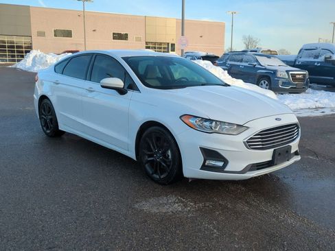 Used 2020 Ford Fusion SE w/ Equipment Group 151A image 2