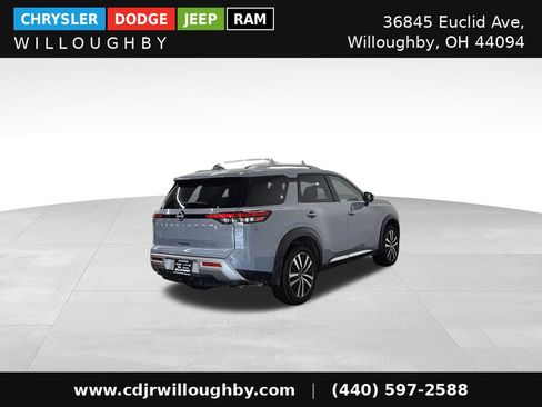 Used 2025 Nissan Pathfinder Platinum AWD/4WD image 9
