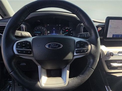 Used 2022 Ford Explorer XLT w/ Equipment Group 202A image 10