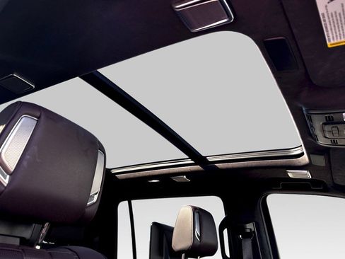 Used 2024 Cadillac Escalade ESV Premium Luxury Platinum image 11