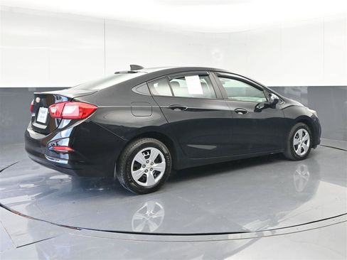 Used 2018 Chevrolet Cruze LS FWD image 5