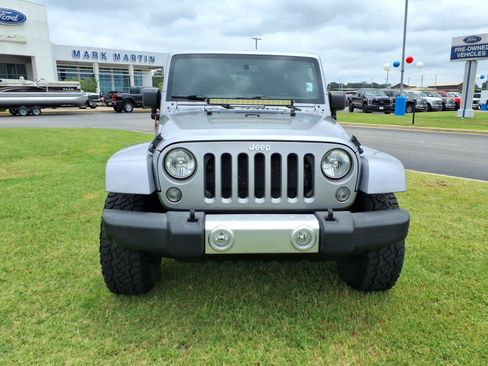 Used 2015 Jeep Wrangler Unlimited Sahara AWD/4WD image 2