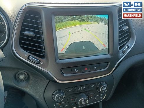 Used 2022 Jeep Cherokee Trailhawk w/ Trailer Tow Group AWD/4WD image 11