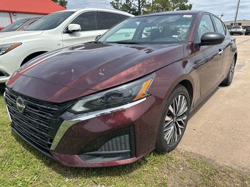 Used 2024 Nissan Altima 2.5 SV FWD image 2