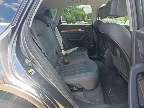 Certified 2023 Audi Q5 2.0T Premium w/ Convenience Package AWD/4WD image 9