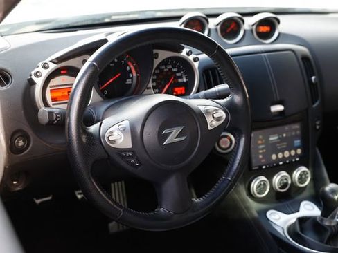 Used 2010 Nissan 370Z Touring image 27