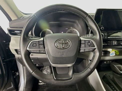 Used 2023 Toyota Highlander LE image 11