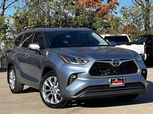Used 2024 Toyota Highlander Limited image 2