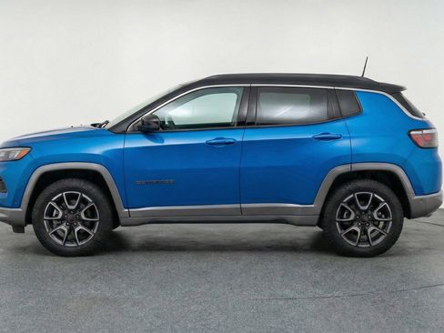 Used 2025 Jeep Compass Trailhawk AWD/4WD image 5