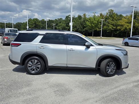 Used 2022 Nissan Pathfinder SV image 34