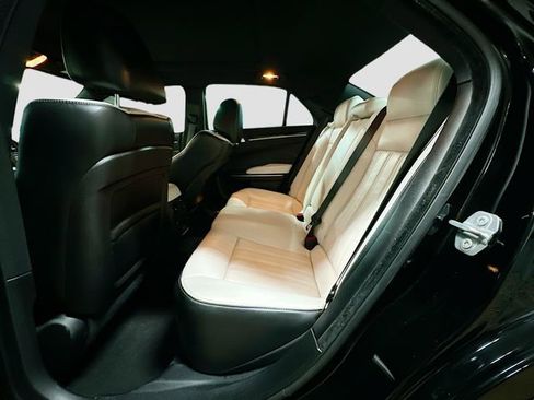 Used 2017 Chrysler 300 S image 27