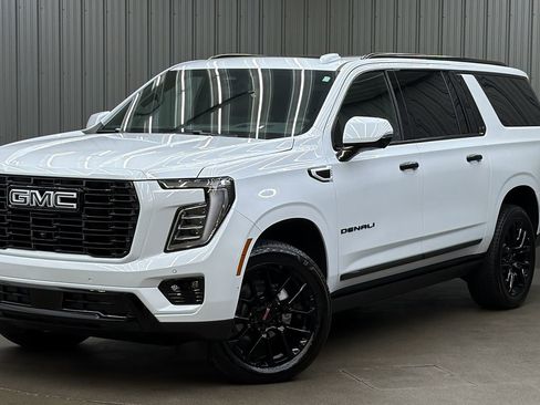 Used 2026 GMC Yukon XL Denali w/ Sun & Power Step Package AWD/4WD image 1