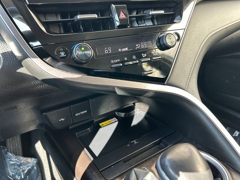 Used 2024 Toyota Camry XLE w/ Cold Weather Package image 21