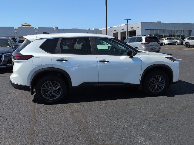 Used 2025 Nissan Rogue S FWD image 8
