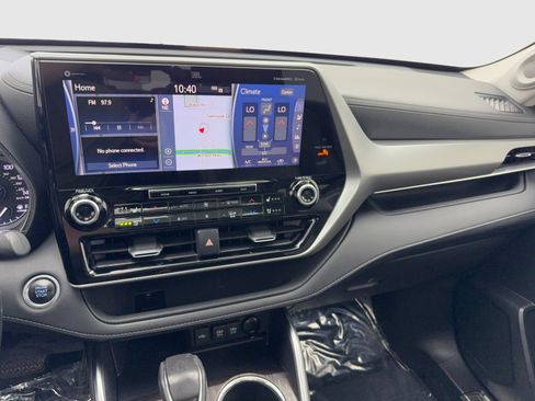 Used 2020 Toyota Highlander Platinum FWD image 24