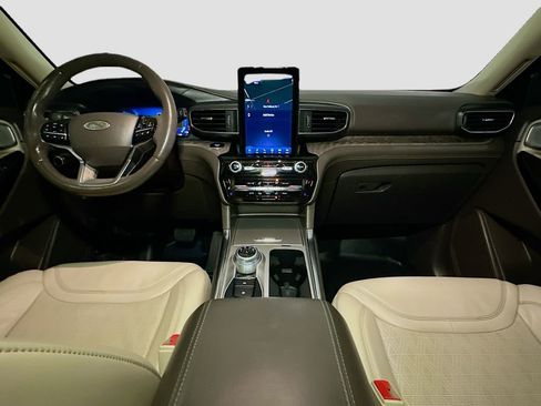 Used 2022 Ford Explorer Platinum w/ Equipment Group 601A AWD/4WD image 12
